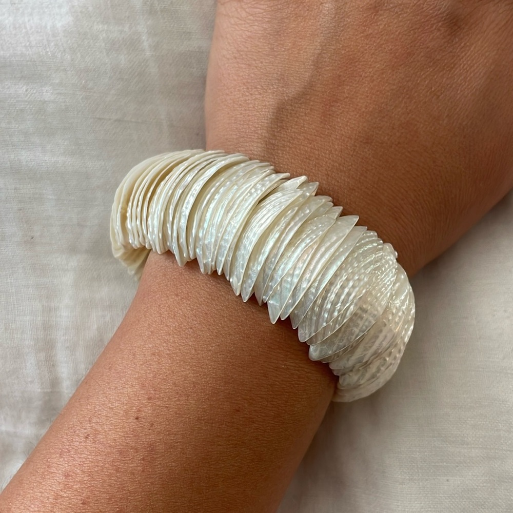 SHELL BRACELET